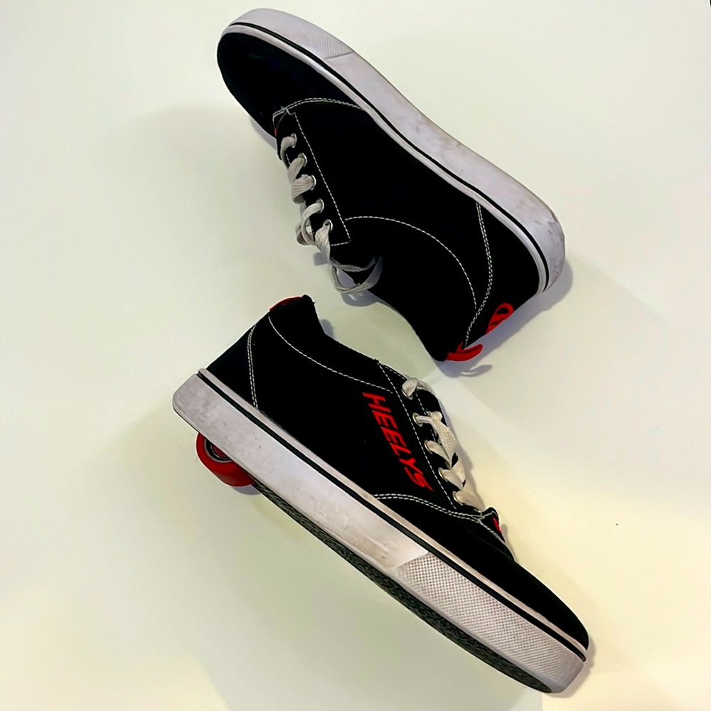 Classic Heelys skate-shoes